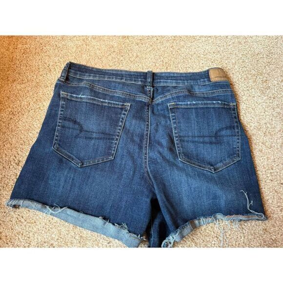 American Eagle  Denim Shorts Medium Wash Next Level Stretch Midi Size 16‎ - Picture 2 of 3